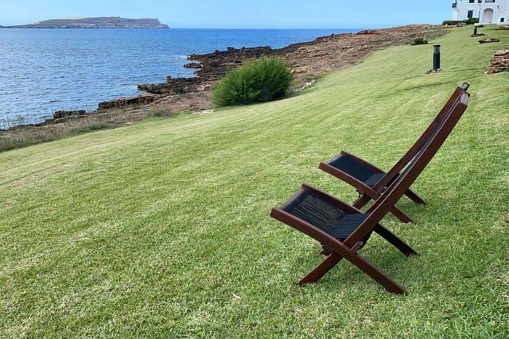 شقة Miravent Terraza Y Jardin Frente Al Mar Menorca فورنيلس المظهر الخارجي الصورة