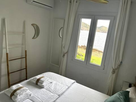 شقة Miravent Terraza Y Jardin Frente Al Mar Menorca فورنيلس المظهر الخارجي الصورة